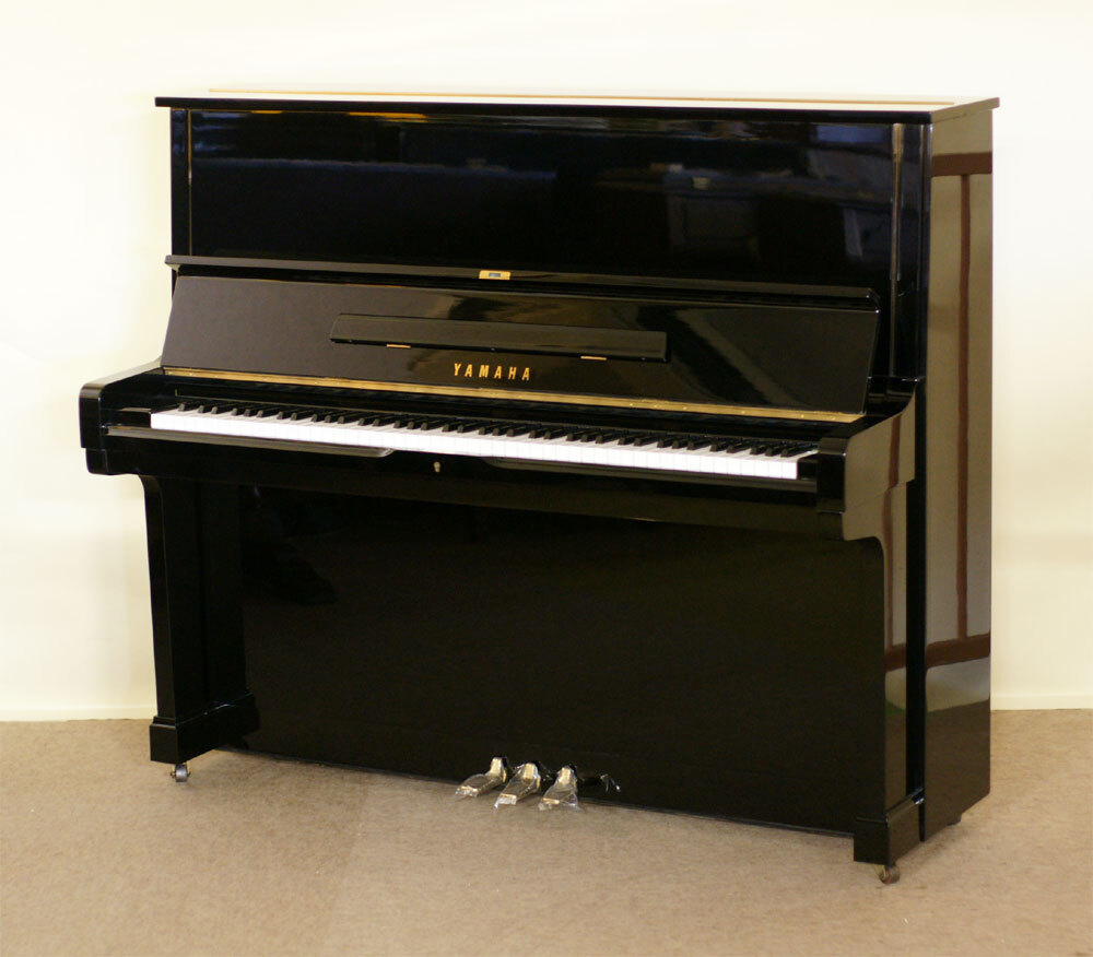 Đàn Piano Yamaha U2M