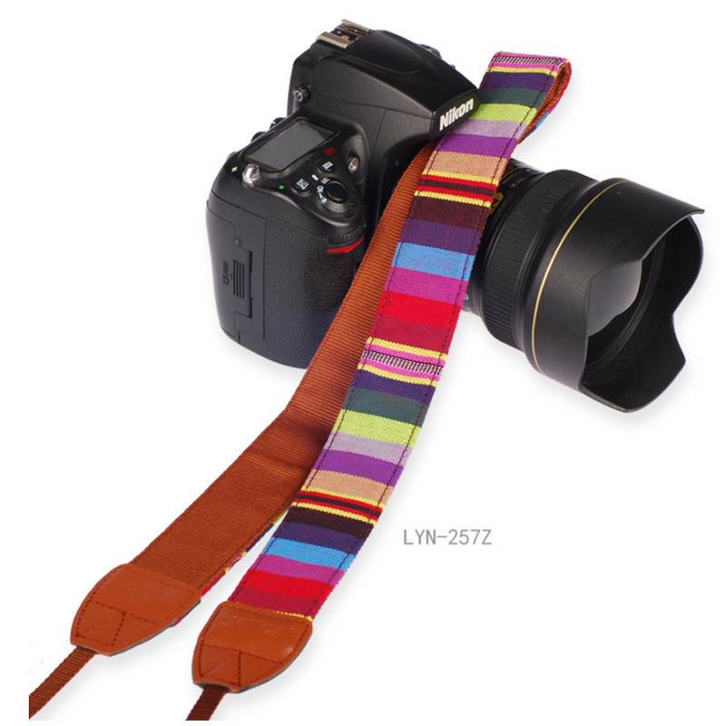 Dây đeo máy ảnh họa tiết thỏ cẩm Lynca LYN-257Z