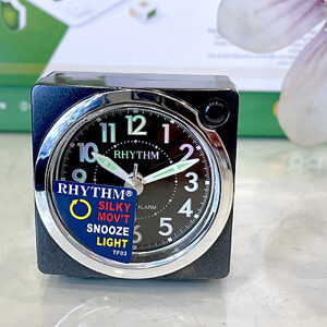 Đồng hồ để bàn Rhythm CRE820NR02