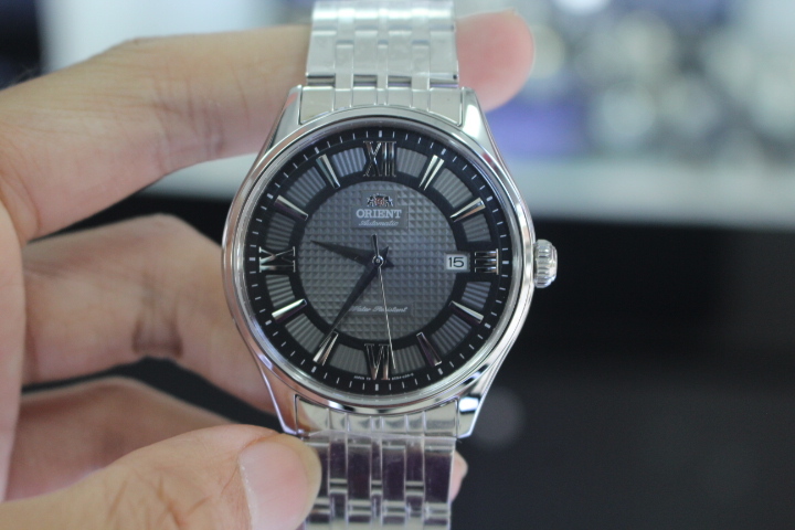 Đồng hồ nam Orient SAC04003A0, dây kim loại