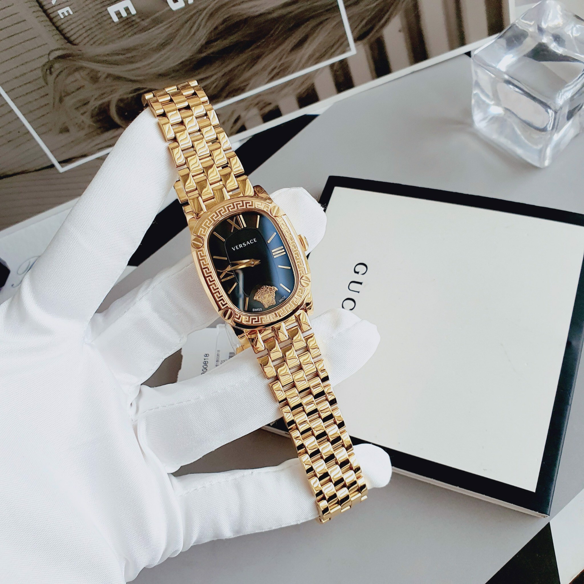 Đồng hồ nữ Versace VE1B00818