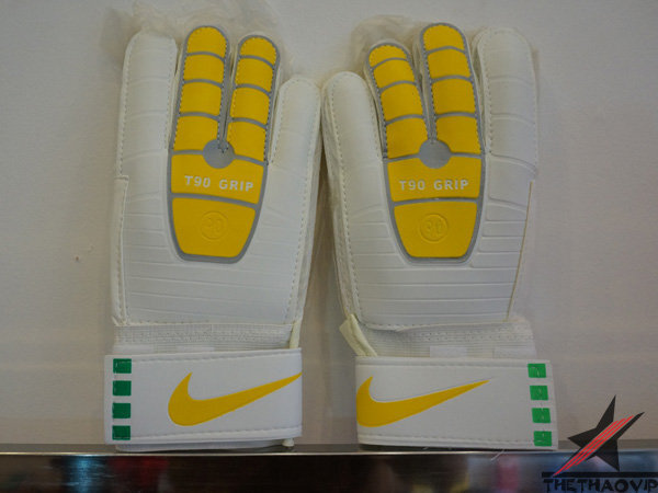 Găng tay thủ môn Nike T90 - Grip