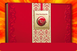 Hộp bánh trung thu Kinh đô Trăng vàng Hoàng Kim Vinh Hiển Đỏ 4 bánh + 1 hộp trà ô long