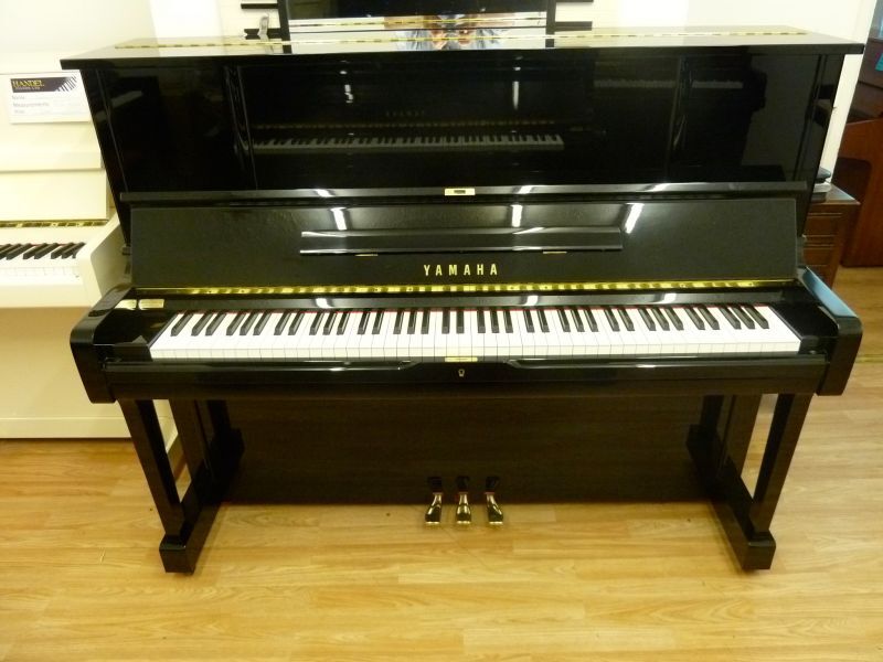 Đàn Piano Yamaha UX1 