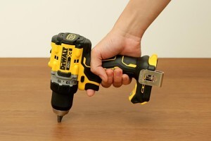 Máy khoan cầm tay 20V Dewalt DCD800M2