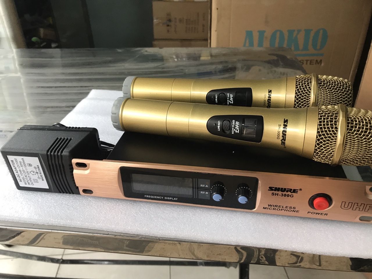 Kết quả hình ảnh cho mic karaoke ko dây shure SH-300g 2 mic