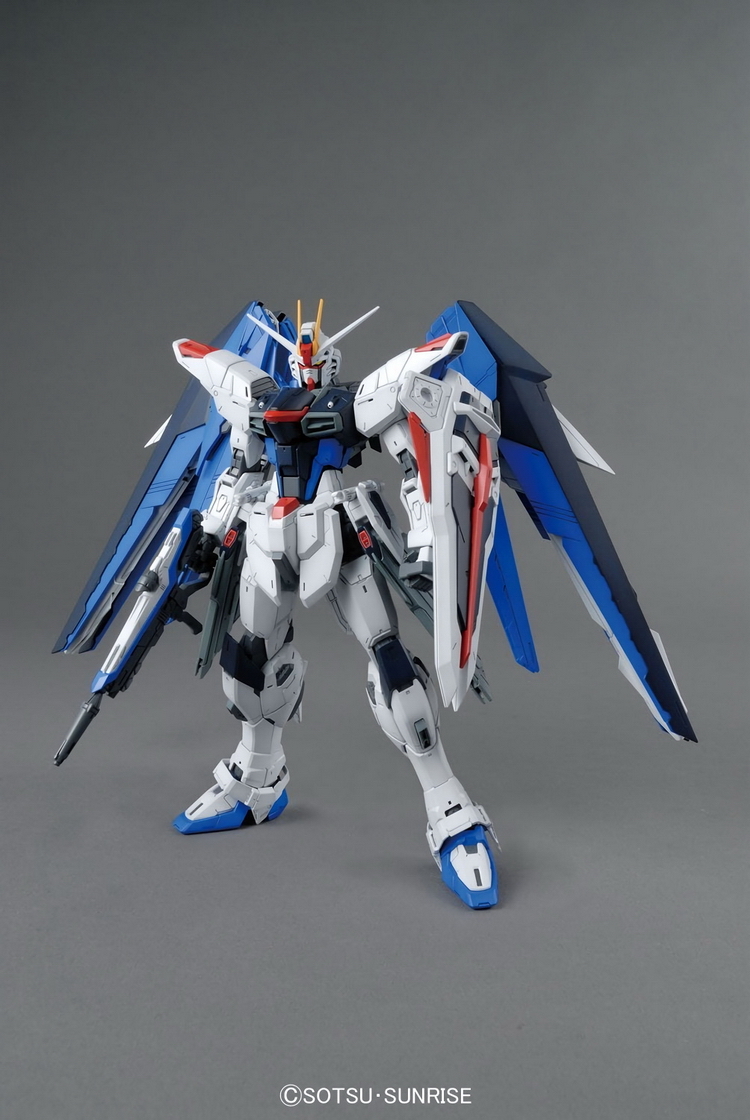 Mô hình Bandai Gundam MG Freedom Gundam Ver.2.0