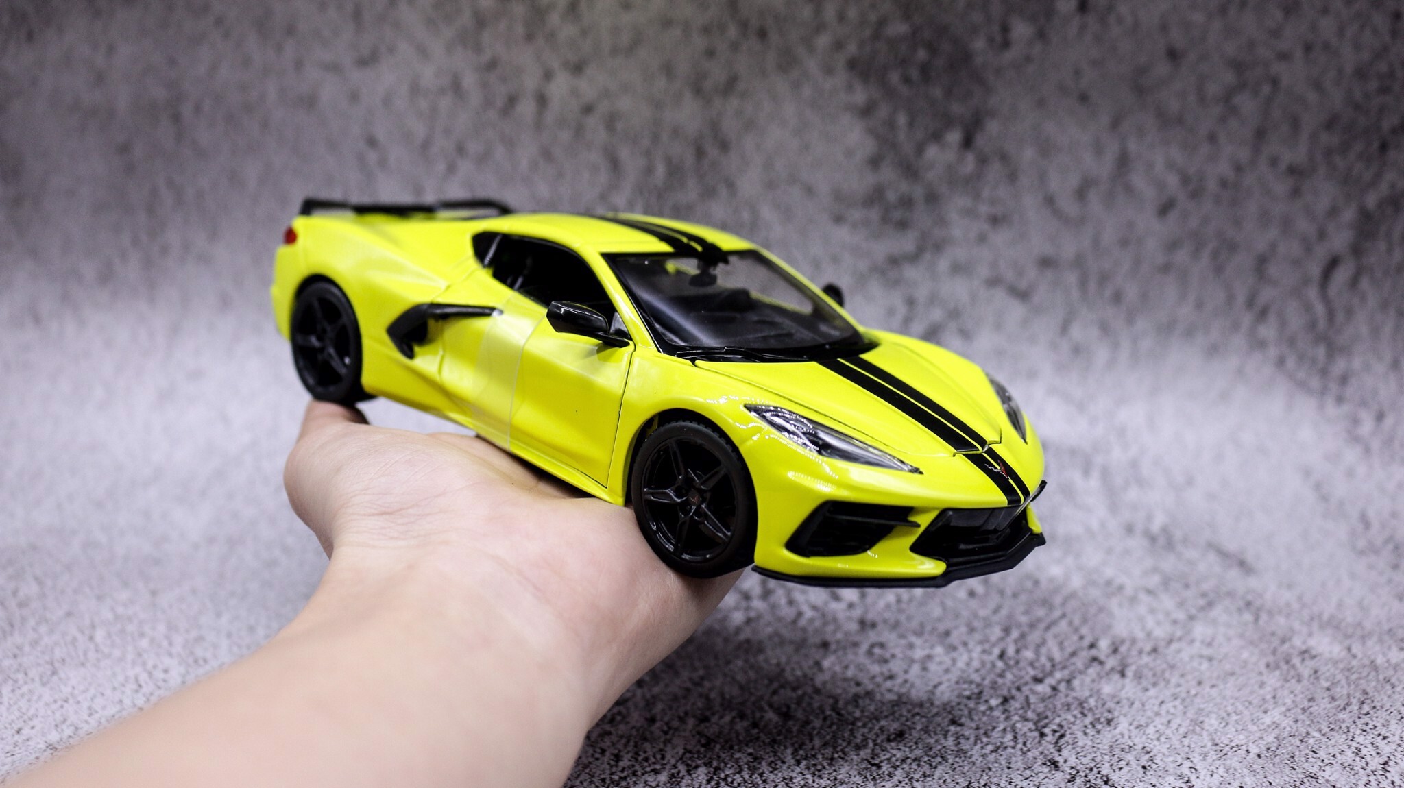 Mô hình xe Chevrolet Corvette C8 2020 1:24 Maisto