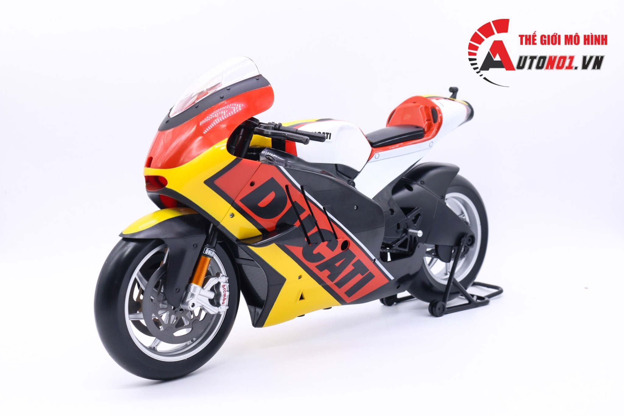 Mô hình xe mô tô Ducati Desmosedici Germany 1:6 Maisto