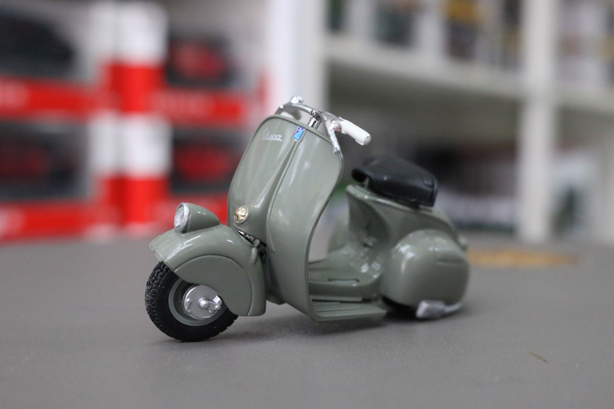 Mô hình xe Vespa 98 1946 1:18 Maisto