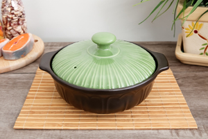 Nồi đất hoa sen nắp sứ 20 cm Dong Hwa 403