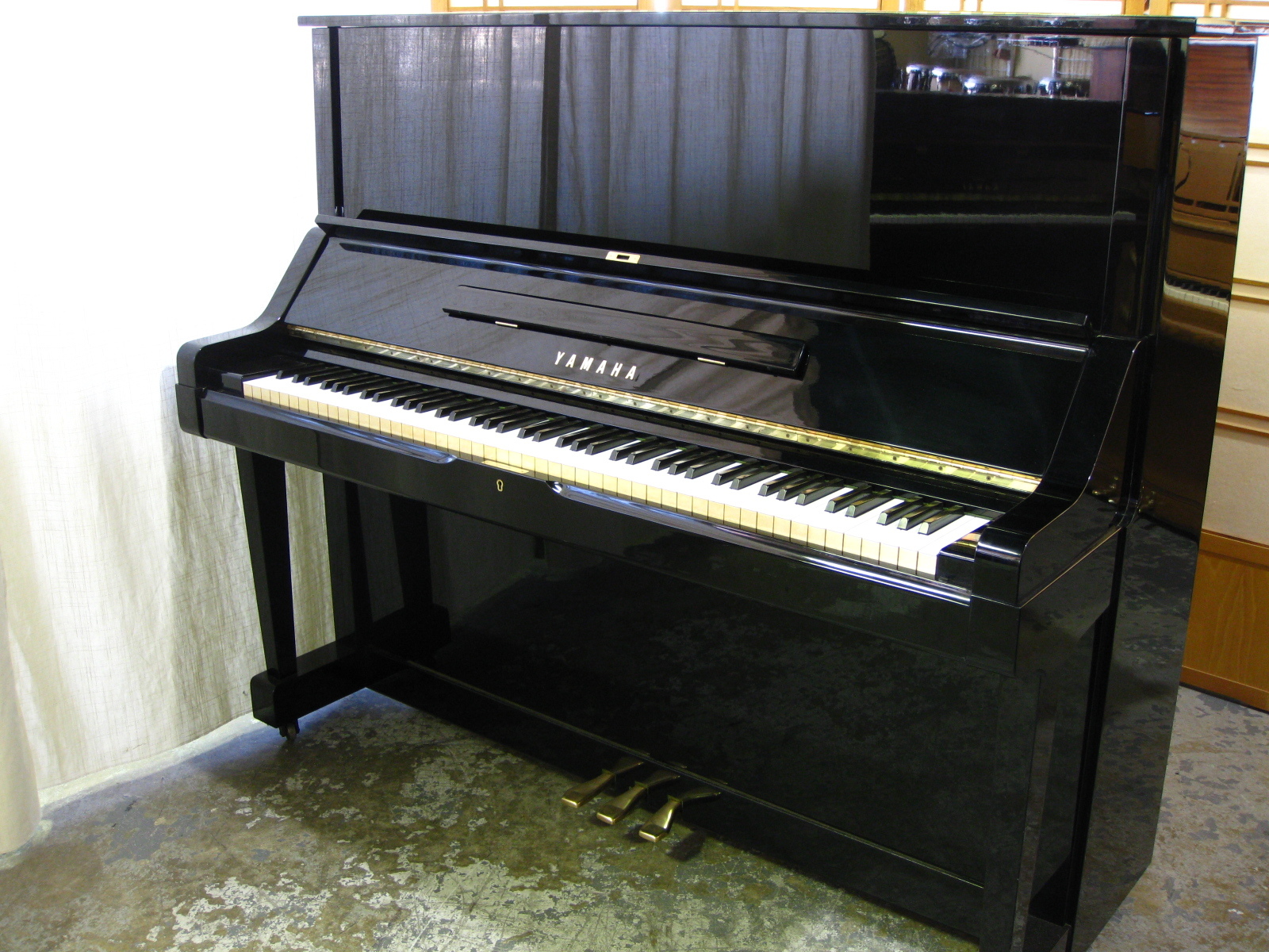 Piano Yamaha UX30BL
