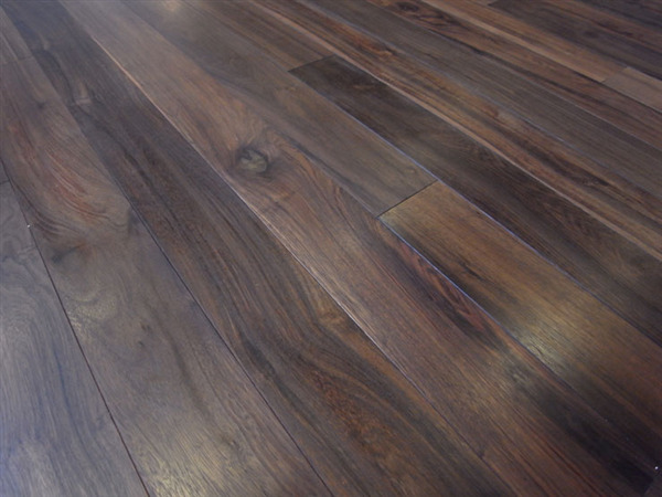 Sàn gỗ Walnut 900