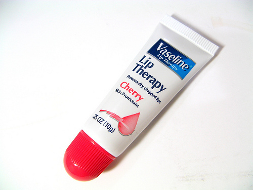Son dưỡng môi Vaseline Lip Therapy Cherry