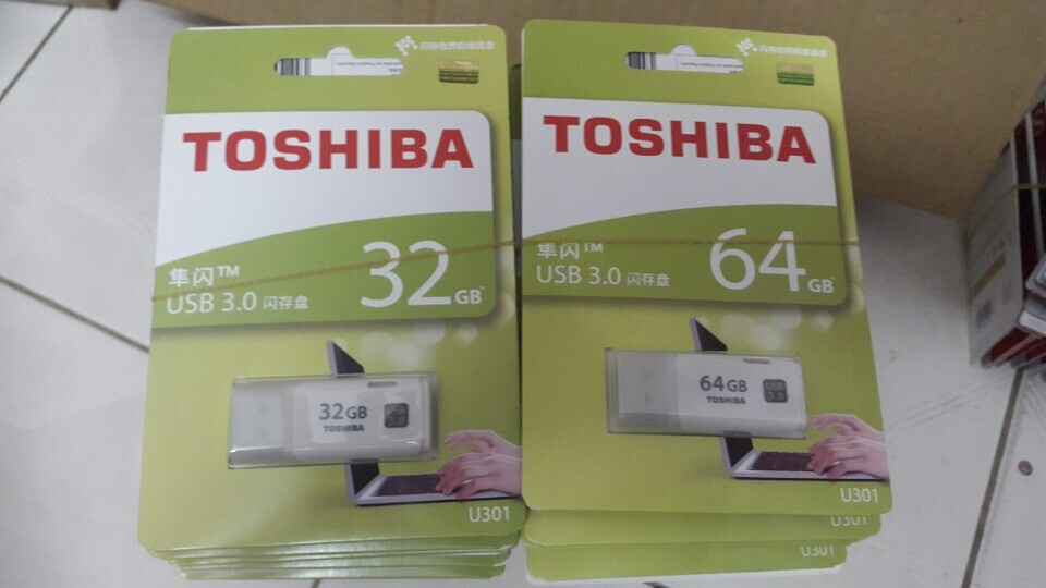 USB Toshiba U301 -64GB