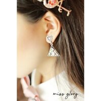 𝐌𝐀𝐃𝐃𝐘 𝐄𝐀𝐑𝐑𝐈𝐍𝐆 - Bông tai tam giác đính đá trắng