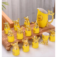---Bộ Ly 12 Con Giáp Bằng Sứ Cao Cấp Mạ Vàng Sang Trọng Được Bảo Quản Trong Vali Da Thích Hợp Làm Qùa Tặng