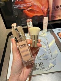 𝐊𝐞𝐦 𝐧𝐞̂𝐧 𝐃𝐢𝐨𝐫 𝐏𝐫𝐞𝐬𝐭𝐢𝐠𝐞 𝐌𝐢𝐜𝐫𝐨-𝐅𝐥𝐮𝐢𝐝𝐞 𝐓𝐞𝐢𝐧𝐭 𝐝𝐞 𝐑𝐨𝐬𝐞 𝟑𝟎𝐦𝐥 kèm cọ tán kem nền Fullbox