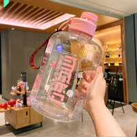 🔥 Bình nước thể thao 🔥 Mùa hè Thời trang Cho nam và nữ Bình nước tập gym Sức chứa lớn Chịu nhiệt độ cao Bình Nước Chống Rò Rỉ Nhẹ 2025 có hàng sẵn ♣[Jiaxiong khuyên dùng] Ấm đun nước lưới màu đỏ dung tích lớn di động ngoài trời cốc nước thể thao thể dục
