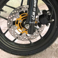 📌 Bộ Combo phanh trước xe Vario đời 2018 đến 2022 👉 Đĩa 4 lỗ Moto3 Khoen inox 220mm 👉 pad nhôm cnc gắn trước heo zin xe