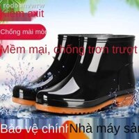 ▫ ❏ ∋♟Giày đi mưa của nam giới bảo hiểm lao động thấp thời trang cao su overshoes bốn mùa chống trơn trượt thấm nước dàn