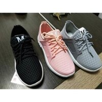 - giày thể thao con nít