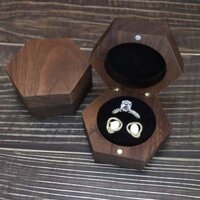 🔥 Hộp nhẫn đính hôn cầu hôn 🔥 Hộp Cao Cấp Trang Sức Cưới Hộp nhẫn Hộp đựng hoa tai ins Ngày Lễ Tình Nhân Nhẫn Gỗ có hàng sẵn ➳Kích thước phóng to gỗ nguyên khối lục giác hộp nhẫn óc chó bông tai trang sức bao bì hộp trang trí đám cưới tùy chỉnh logo khắ