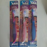 01 CÂY BÀN CHẢI ĐÁNH TAY  MỀM VỪA CHO  BÉ Oral-B   CHO BÉ từ 3 TUỔI