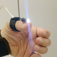1 đèn led đeo ngón tay gắn cổ tay,không tim đen,hỗ trợ nhìn sâu, dễ lấy ráy tai ngành ráy tai