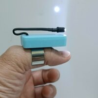 1 đèn led đeo ngón tay nhỏ gọn, ánh sáng gom ko tim đen,cổng sạc tybe-c ngành ráy tai