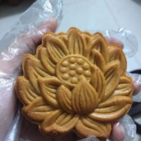 1 hộp 4 Bánh Trung Thu  100g giá 150k