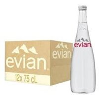 1 thùng Nước suối khoáng Evian có ga chai thủy tinh 75cl (tương đương 12 chai)
