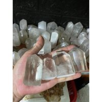 1 viên Trụ đá thạch anh trắng siêu trong chất lượng  sản phẩm ngẩu nhiên chiều cao từ 4,5-7cm dùng là trang trí nhàcửa