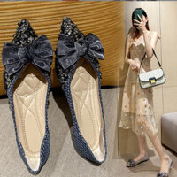[1050 lần mua lại] Giày đơn Mũi Nhọn Nữ Nơ 2025 mùa xuân mới miệng nông Rhinestone Giày bệt đế mềm giày đậu phụ nữ phong cách thơm nhỏ