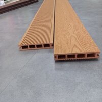 (1.45m) sàn gỗ nhựa ngoài trời kt 140*25*1450mm, dùng lắp đặt sân vườn, hồ bơi, cổng, hàng rào