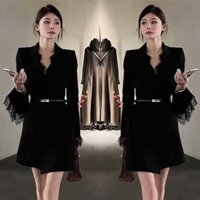 [1485 Bộ sưu tập người] Bộ đồ thời trang thắt lưng miễn phí 2025 Phong cách mùa xuân Ren cổ chữ V Khâu ren chuyên nghiệp Váy mỏng hơn dáng rộng hẹp thời trang Váy nhỏ màu đen