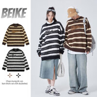 【2 Màu】Áo len nam cổ tròn kiểu dáng Hàn Quốc vải len sợi dày dặn  Đường phố mỹ cổ điển thêu sọc dệt kim cổ tròn chất lượng cao lông thú phong cách lười biếng dài tay áo len nam cặp đôi đa năng lỏng lẻo trên cùng