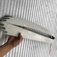 2 miếng nẹp nhựa sườn sau, hàng zin tháo xe piaggio LX 125