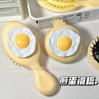 2023 hoạt hình, dễ thương, trứng chiên, túi khí, lược, sữa, ống kính, em gái mềm mại, tay bóp, lược mini, lược nhỏ.