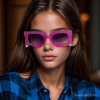 2024 Kính mát không đều kiểu châu Âu mới cho phụ nữ, kính nhìn đêm, kính lái xe cá tính với đá rhinestone, kính mát GM cho phụ nữ