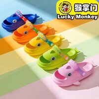 2025 Dép trẻ em mới cho bé trai và bé gái từ 2-6 tuổi, dép cá mập hoạt hình dễ thương không trượt cho trẻ nhỏ