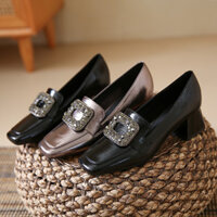 2025 Xuân Thu Phong Cách Mới Mũi Vuông Dày Gót Nữ Giày Loafers Nông Miệng Kim Cương Giả Vuông Khóa Giày Thời Trang