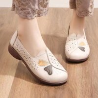 [2538 Bộ sưu tập người] Giày mẹ đế mềm Dép nữ Giày trung niên thoải mái Giày da phẳng rỗng dành cho người cao tuổi trung niên Giày lỗ người cao tuổi mùa hè zy25217
