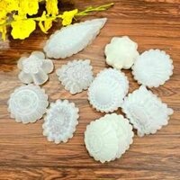 (30,50 c) Khuôn BÁNH BÒ, DA LỢN, rau câu NHỰA- Hình LÁ, CÚC, MAI. Ngang 6 cao 1,5 cm- Hàng Việt Nam, cứng cáp, sắc nét