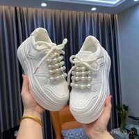 [3757 Người Thu Thập] Giày Sneaker Trắng Đế Dày 2025 Mùa Thu Mới Giày Đế Đa Năng Thiết Kế Ngọc Trai Thoáng Khí Tăng Chiều Cao Giày Sneaker Nữ Thường