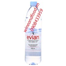 Nước khoáng đóng chai Evian chai 1250 ML