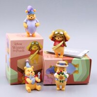 4 Cái / bộ Winnie the Pooh Cross Dressing Show Pilot Pooh Bear Pyjama Baby Edward Pooh Khăn Ăn Mr Sanders Q Phiên Bản PVC Nhân Vật Hành Động Mô Hình Đồ Chơi Búp Bê