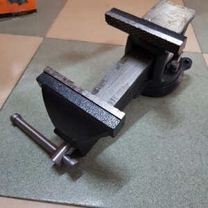 Ê tô bàn nguội AK-668 (5")