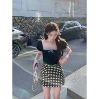 [8-10 Days] Bộ Hai Món Phong Cách Pháp: Áo Thun Đen Ngắn Tay Phối Ren Chấm Bi Tôn Dáng+ Chân Váy Caro Cạp Cao Thanh Lịch