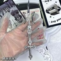 97% Tỷ lệ khen ngợi Niche Cứng Không có tài khoản cầm tay có hiệu lực cao Unpacking Shooting Hand Knife Kim loại Bướm bạc Công nghiệp nặng Gothic Art Hand-Made Knife Dao tiện ích hai chiều 0